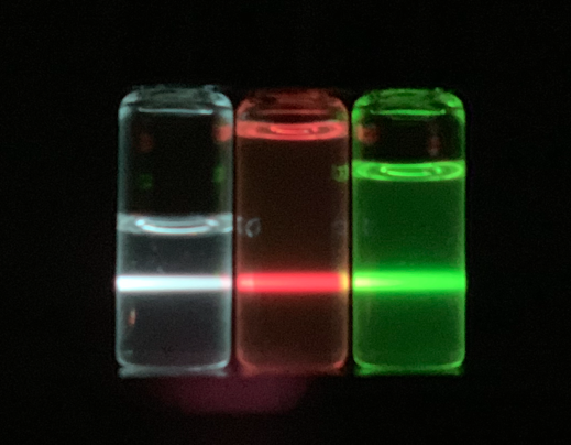 Intelligent Material emitting multiple visible colors